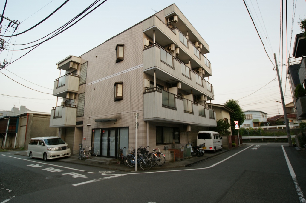 �����ɥӥ�